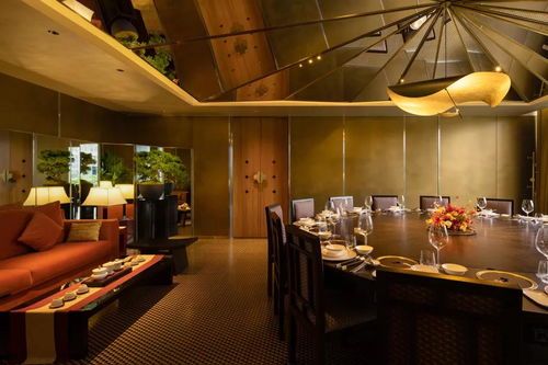 重构中式高端餐饮空间,万社设计以传统形色 再现秘境